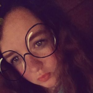 Meet your Posher, Hayley